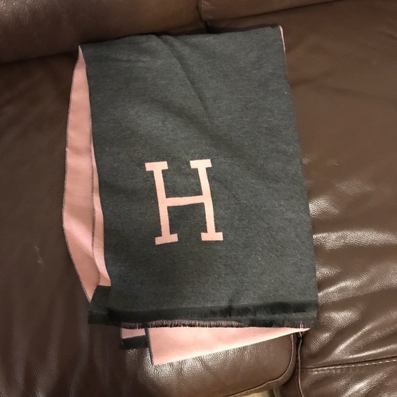 Scarfs - Picture 2 of 2